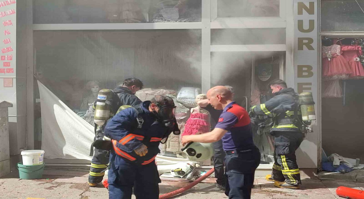 Keşanda çocuk giyim mağazasında yangın