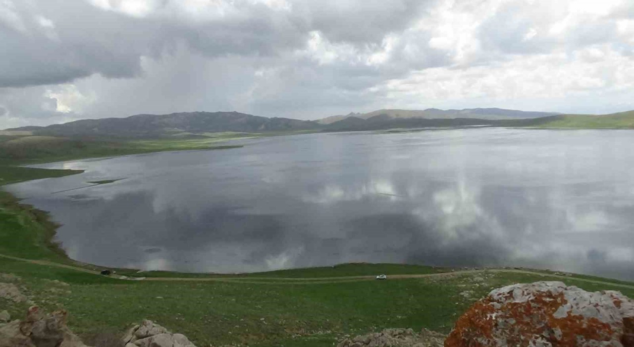 Keşiş Gölü ziyaretçilerini ağırlamaya başladı