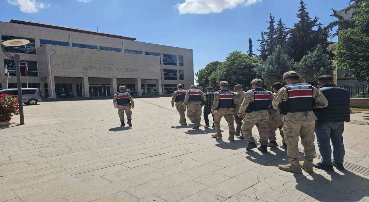 Kiliste sit alanında kaçak kazı yapan 5 şüpheli suçüstü yakalandı