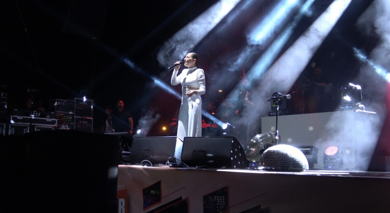 Kiliste vatandaşlar Merve Özbey ile coştu