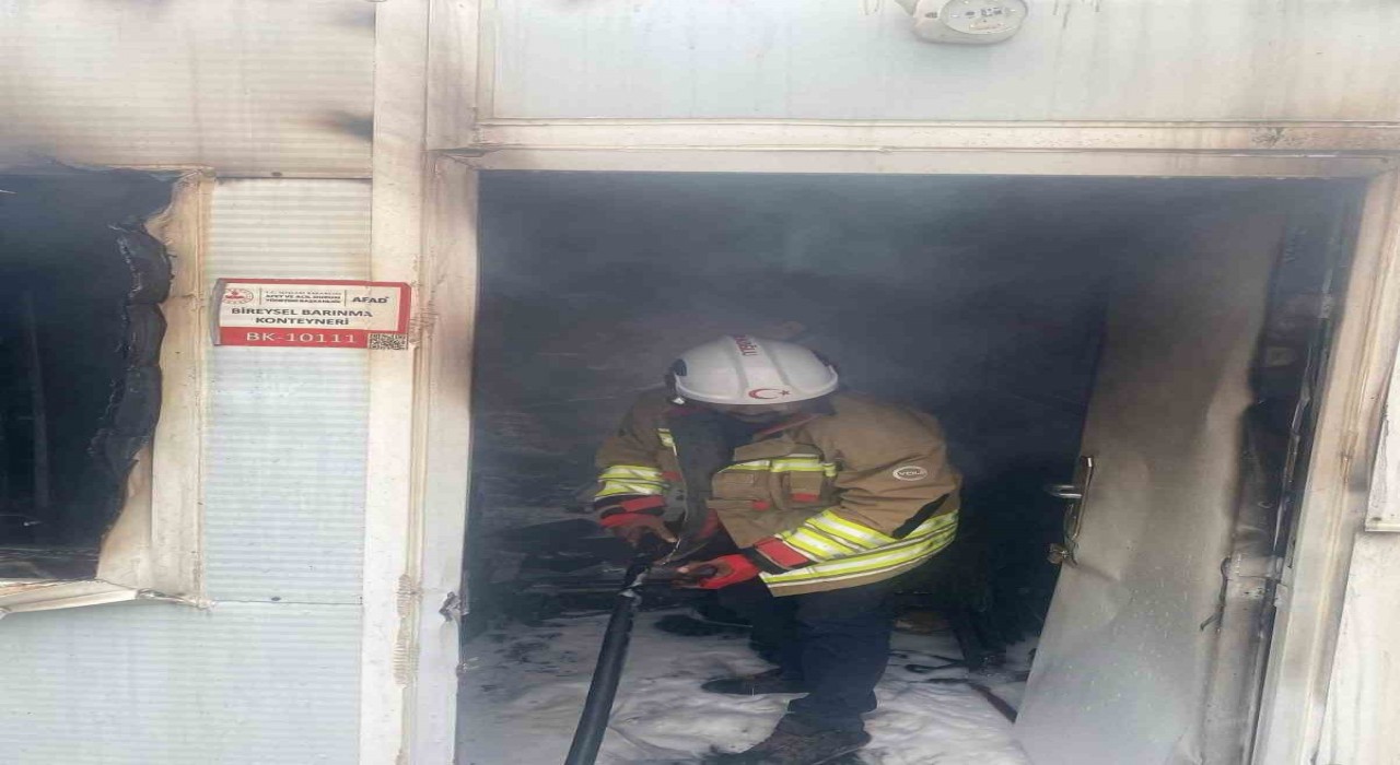 Kırıkhanda konteyner yangını