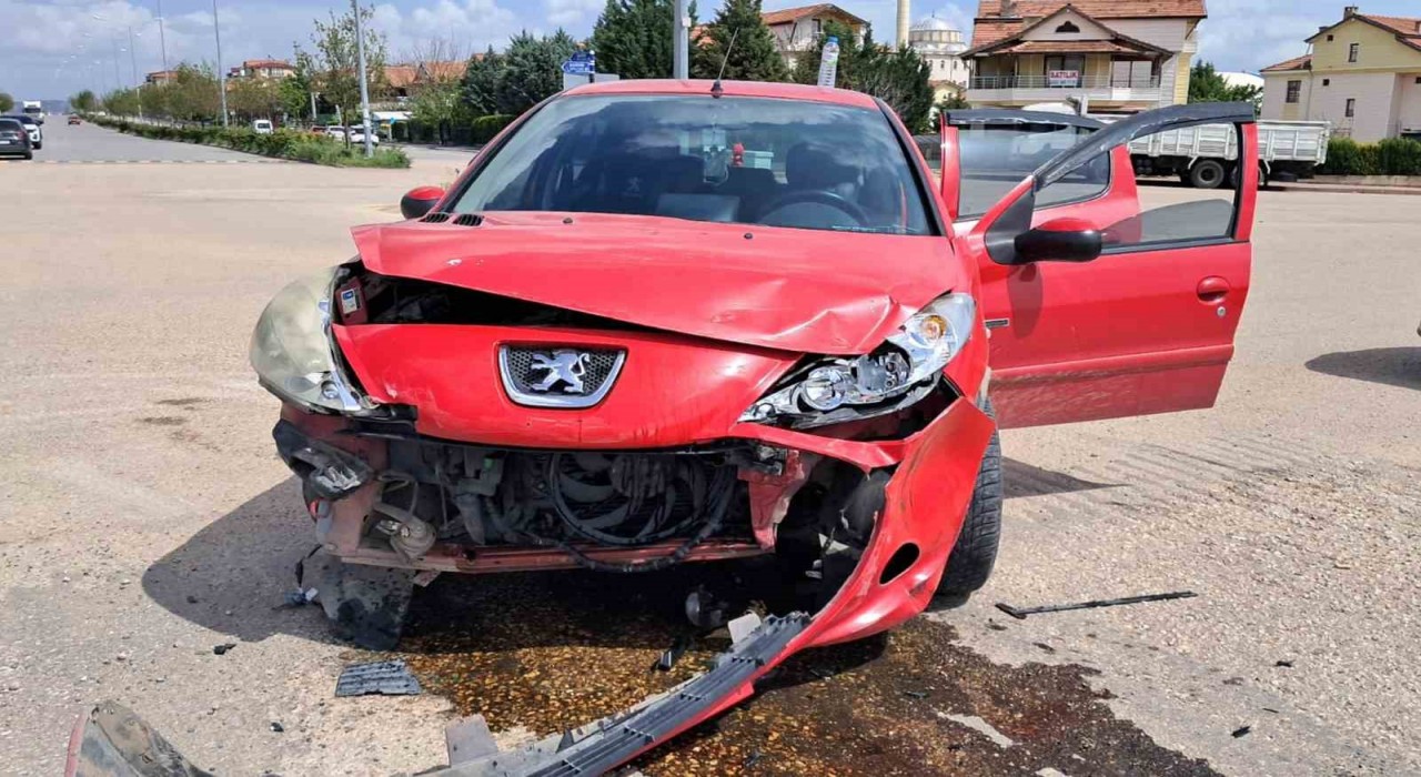 Kırıkkalede iki otomobil çarpıştı: 1 yaralı