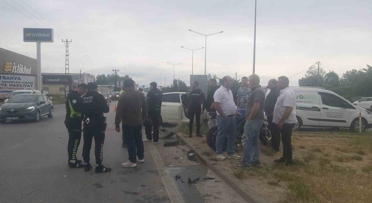 Kırklarelinde otomobil ile motosiklet çarpıştı: 1 yaralı
