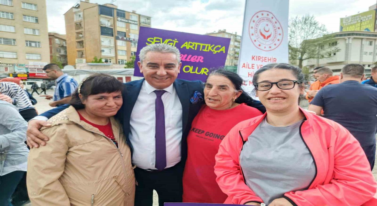 Kırşehir Beyazay Derneğinden Engelliler Haftası yürüyüşüne destek