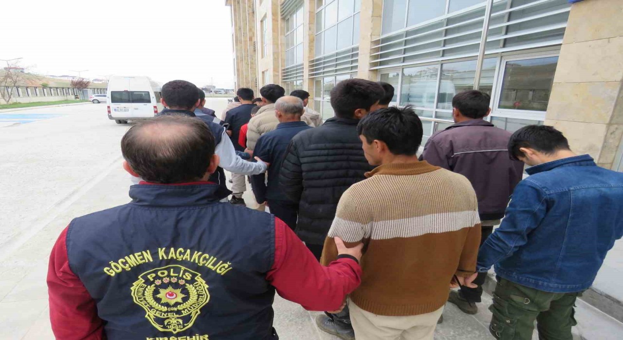 Kırşehirde 18 düzensiz göçmen yakalandı