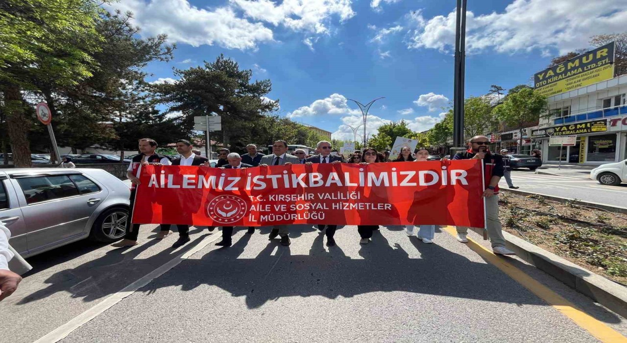 Kırşehirde Aile Yılı İçin Kortej Yürüyüşü ve Aile Festivali Düzenlendi