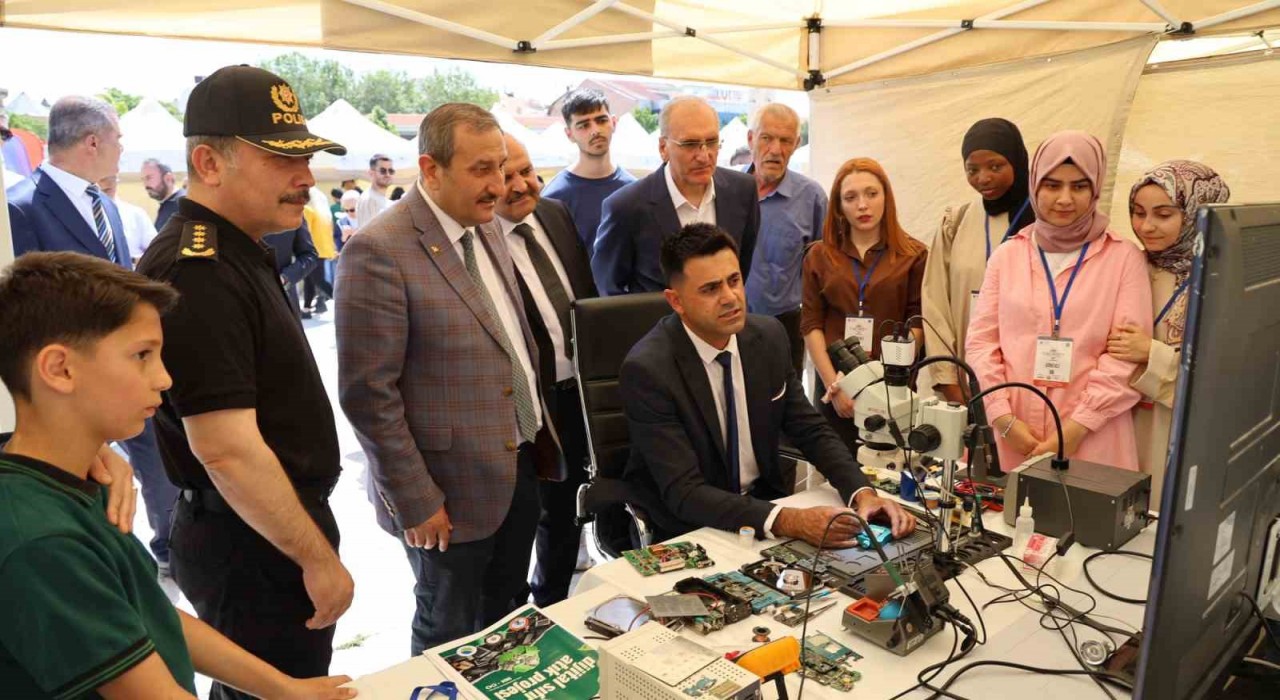 Kırşehirde Bilim Şenliği yoğun ilgi gördü