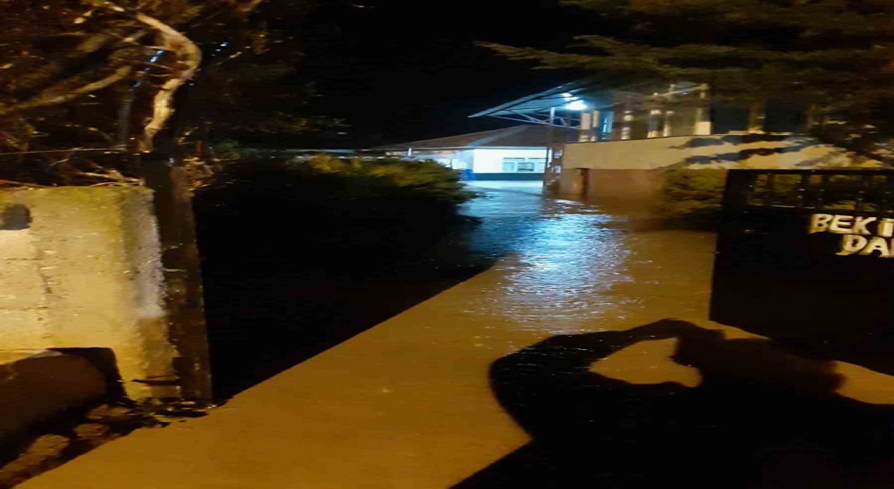 Kırşehirde sağanak yağış sele neden oldu