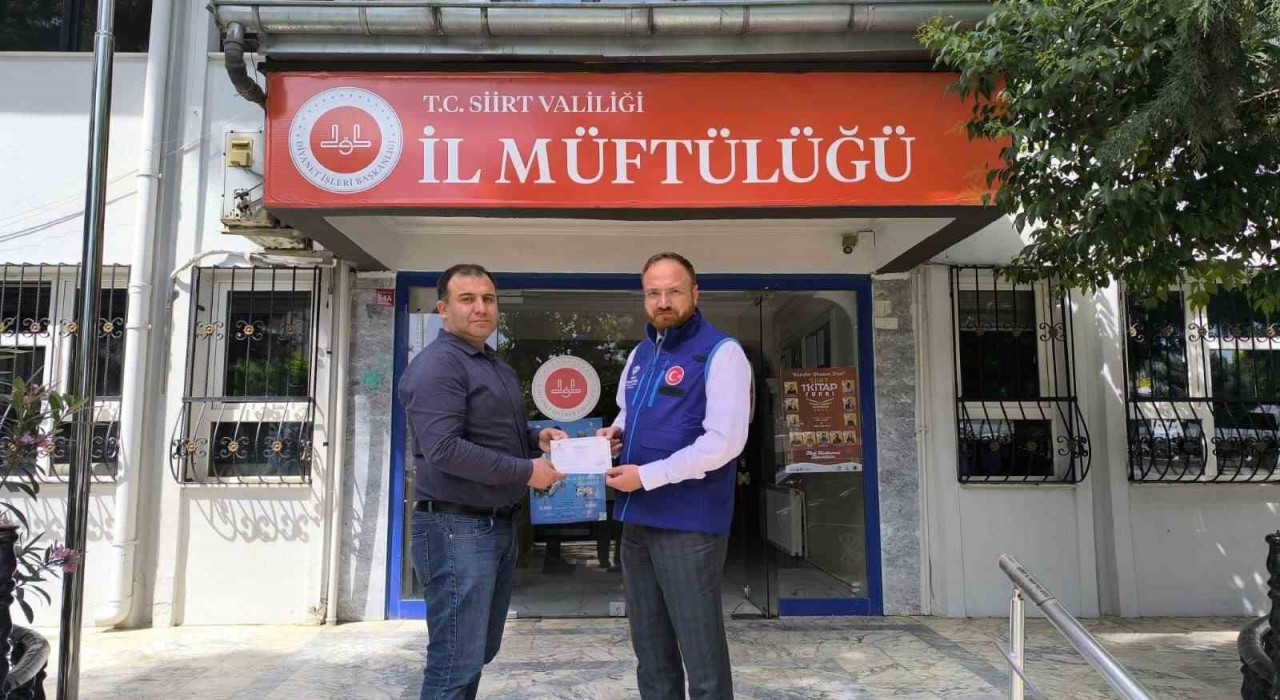 Kitap gelirini Filistine bağışladı