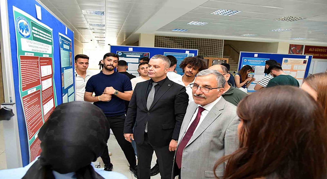 KMÜde Hareket ve Antrenman temalı poster bildiri sunumu