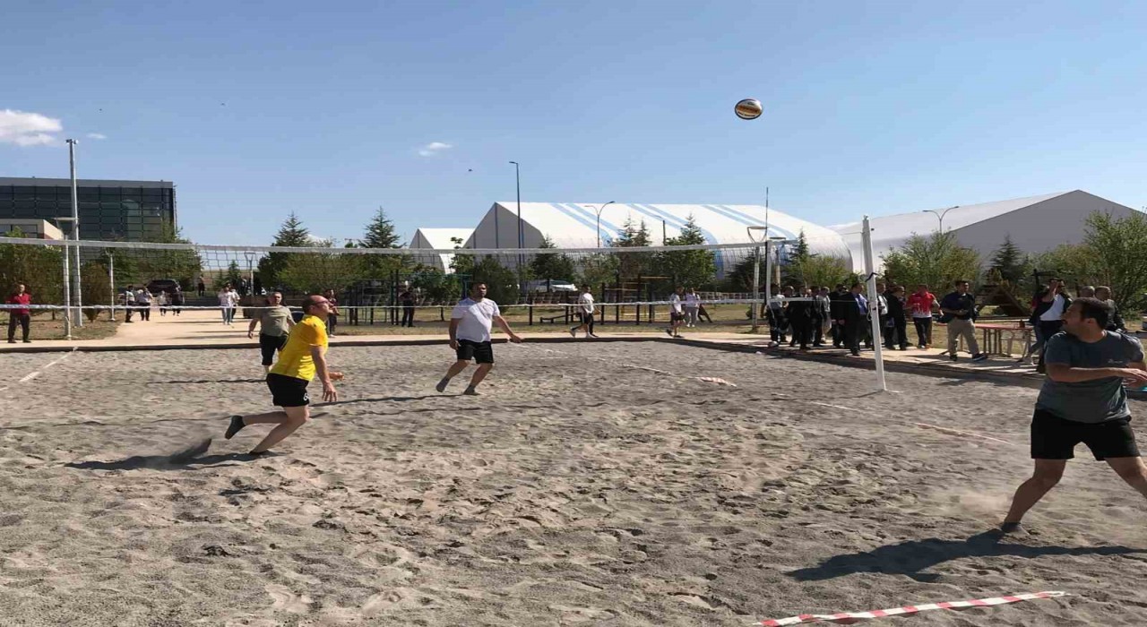 KMÜde plaj voleybolu heyecanı yaşandı