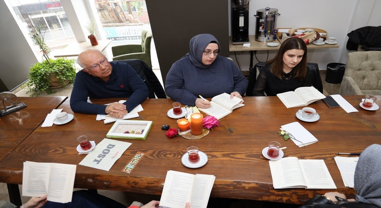 Kocaelide Okuyan Şehir Kulübü kitapseverleri buluşturuyor