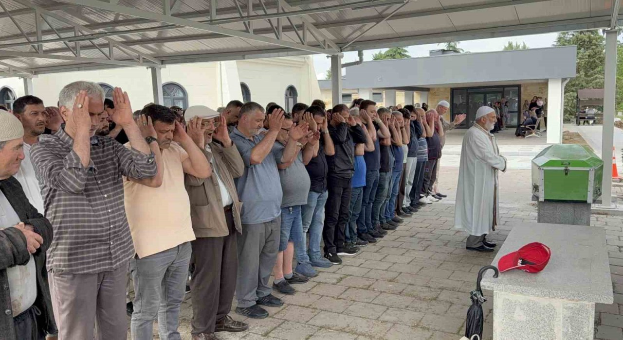 Kocaelideki kazada hayatını kaybeden Düzceli sürücü toprağa verildi