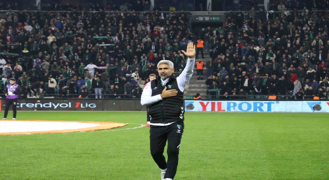 Kocaelisporda Ertuğrul Sağlam 32, İsmet Taşdemir 37 puan topladı