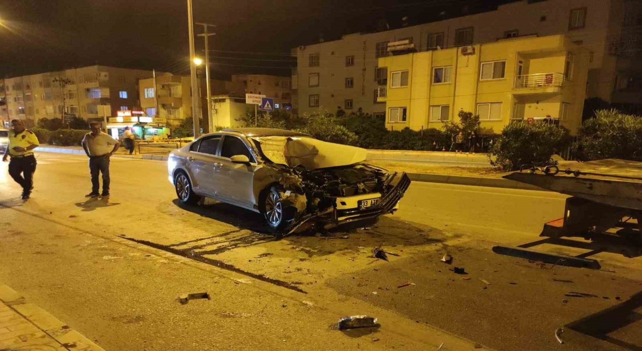 Kontrolden çıkan otomobil, kamyonete çarptı: 2 yaralı