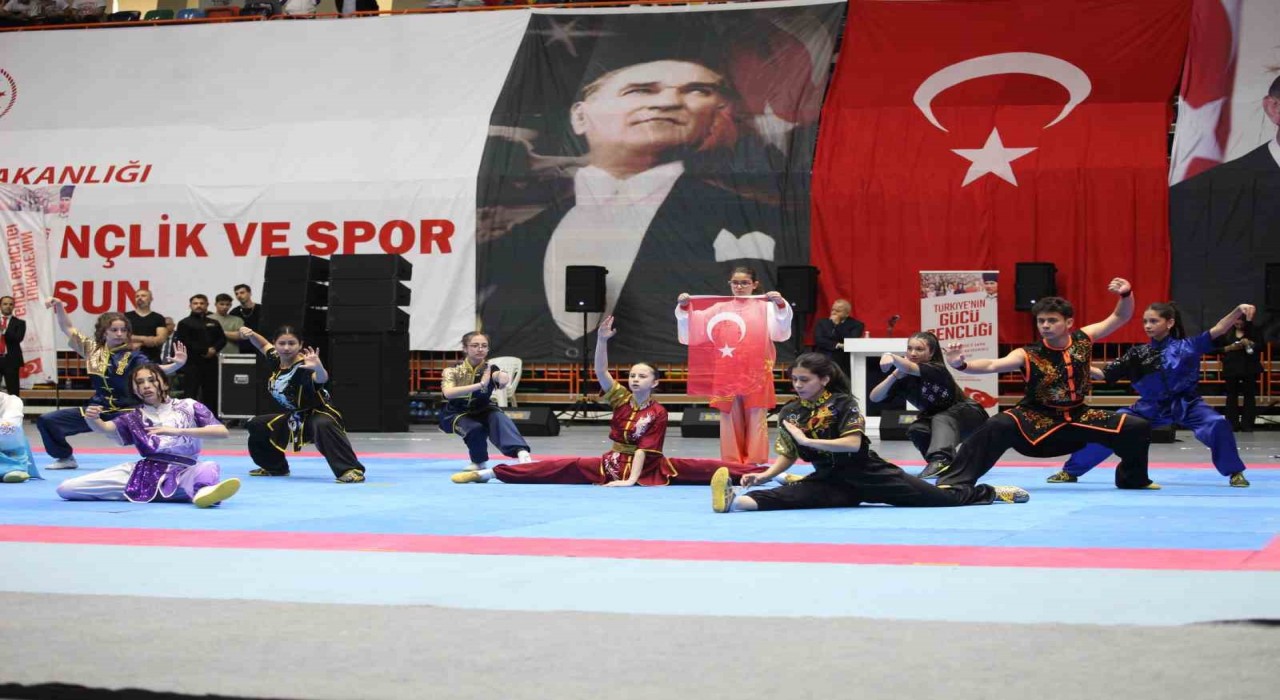 Konyada 19 Mayıs Atatürkü Anma Gençlik ve Spor Bayramı kutlandı