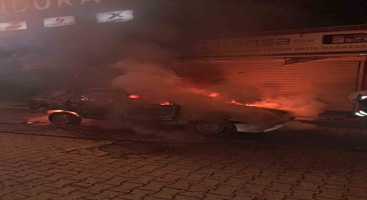 Konyada 4 araç kundaklandı