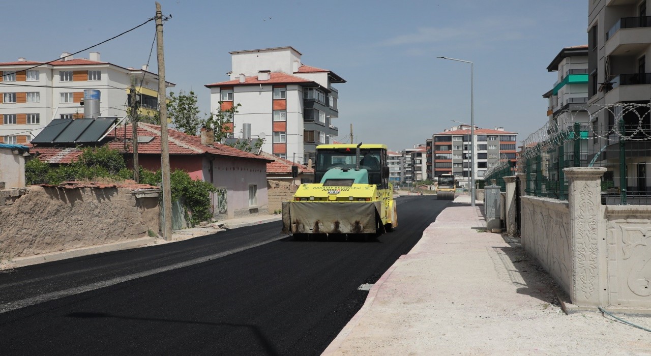 Konyada Erenler ve Mengene mahallelerine sıcak asfalt