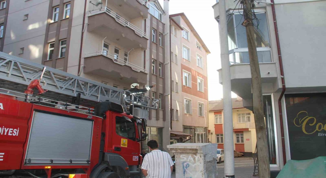 Konyada evin kapısını açmayan yaşlı çift ekipleri alarma geçirdi