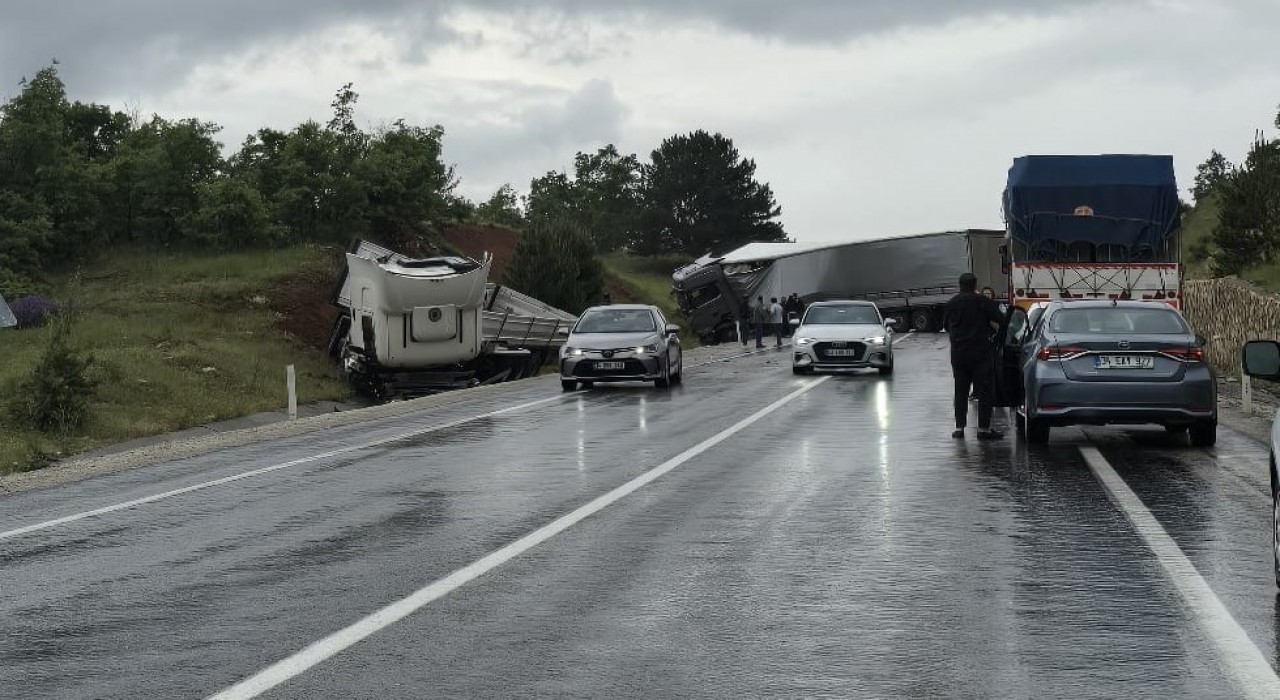 Konyada iki ayrı trafik kazası: 5 yaralı
