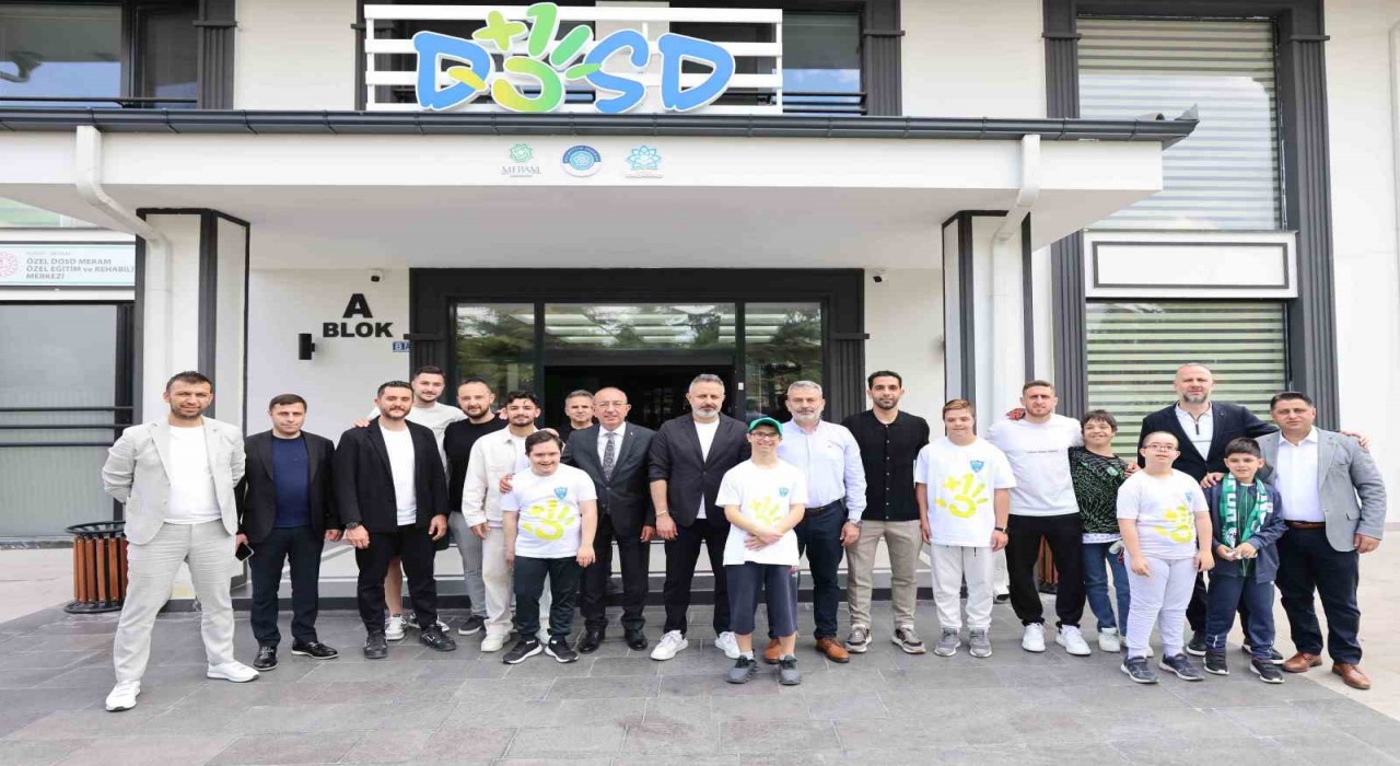 Konyaspordan özel çocuklara ziyaret