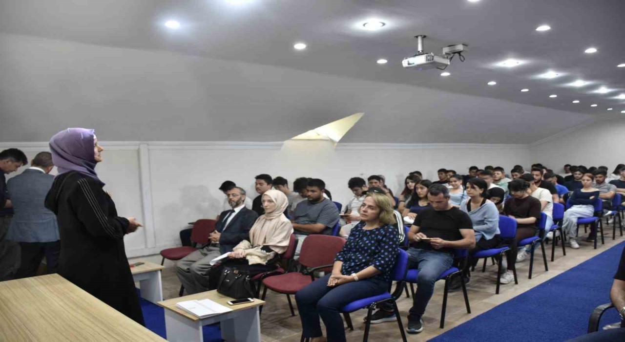 Köyceğiz Müftülüğünden üniversiteli gençlere seminer