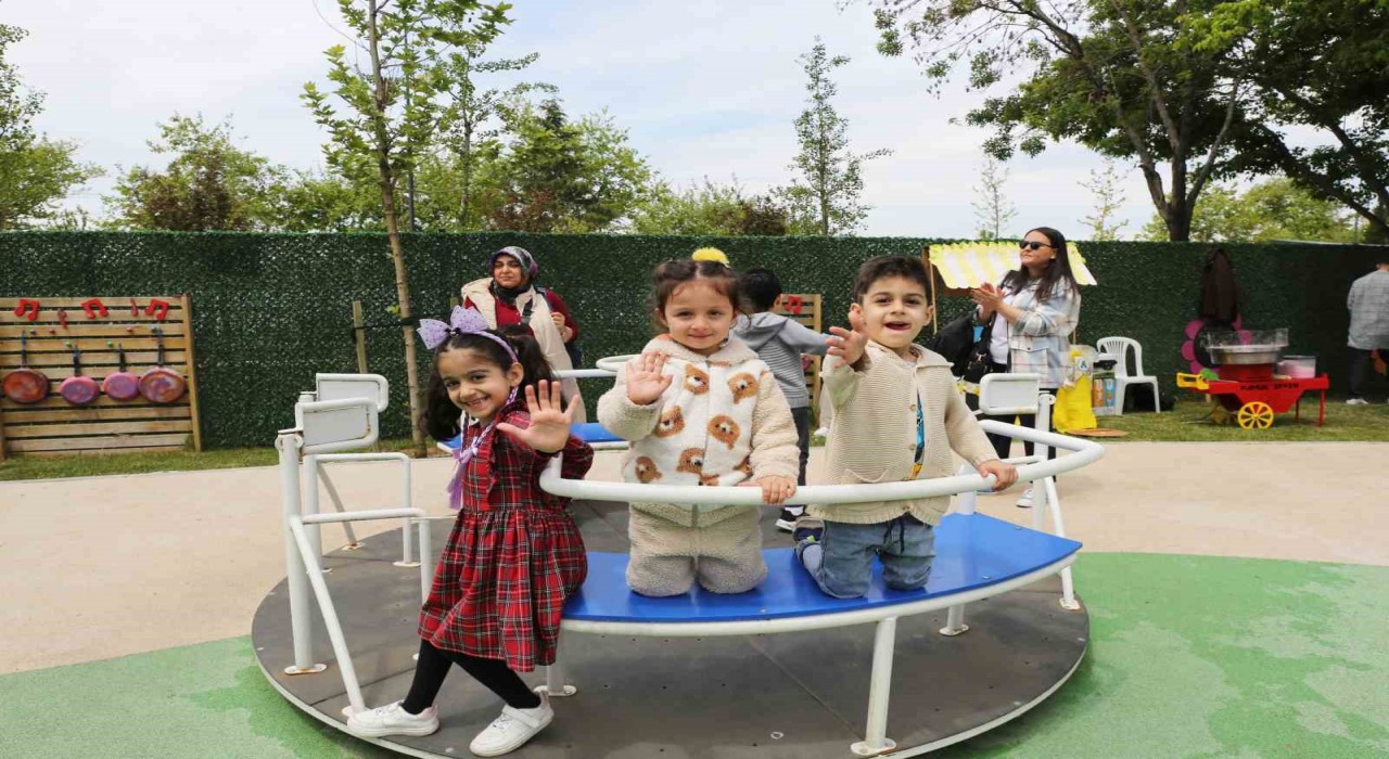Küçükçekmece Belediyesi BiMola Engelsiz Yaşam Merkezinde Bahar Şenliği düzenledi