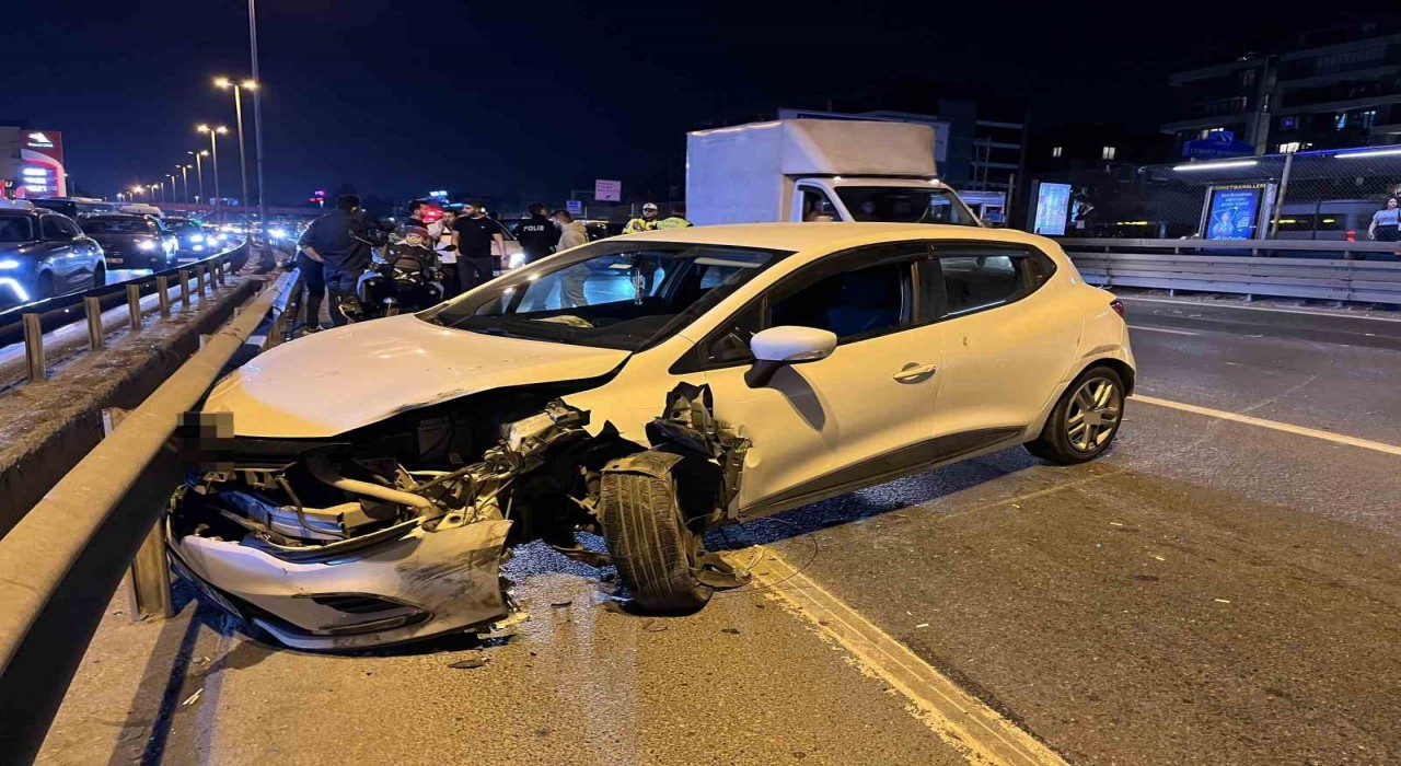 Küçükçekmece E-5te alkollü sürücü zincirleme kazaya neden oldu