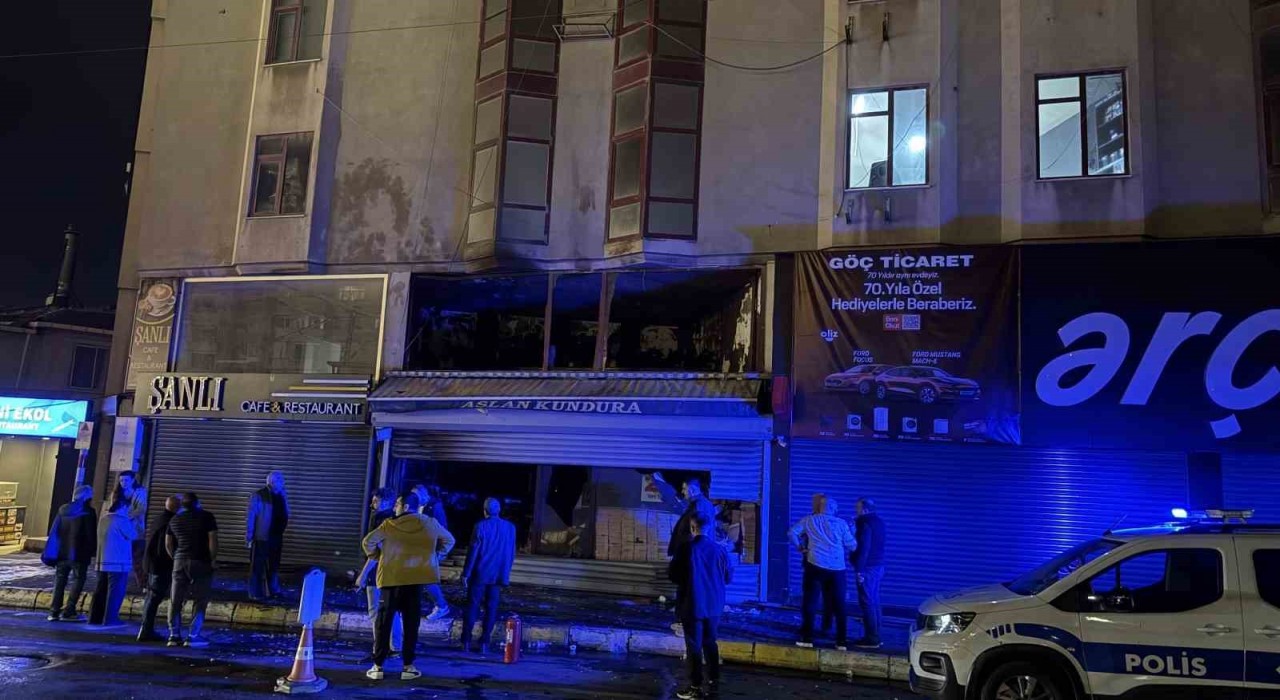 Küçükçekmecede ayakkabı dükkanında korkutan yangın