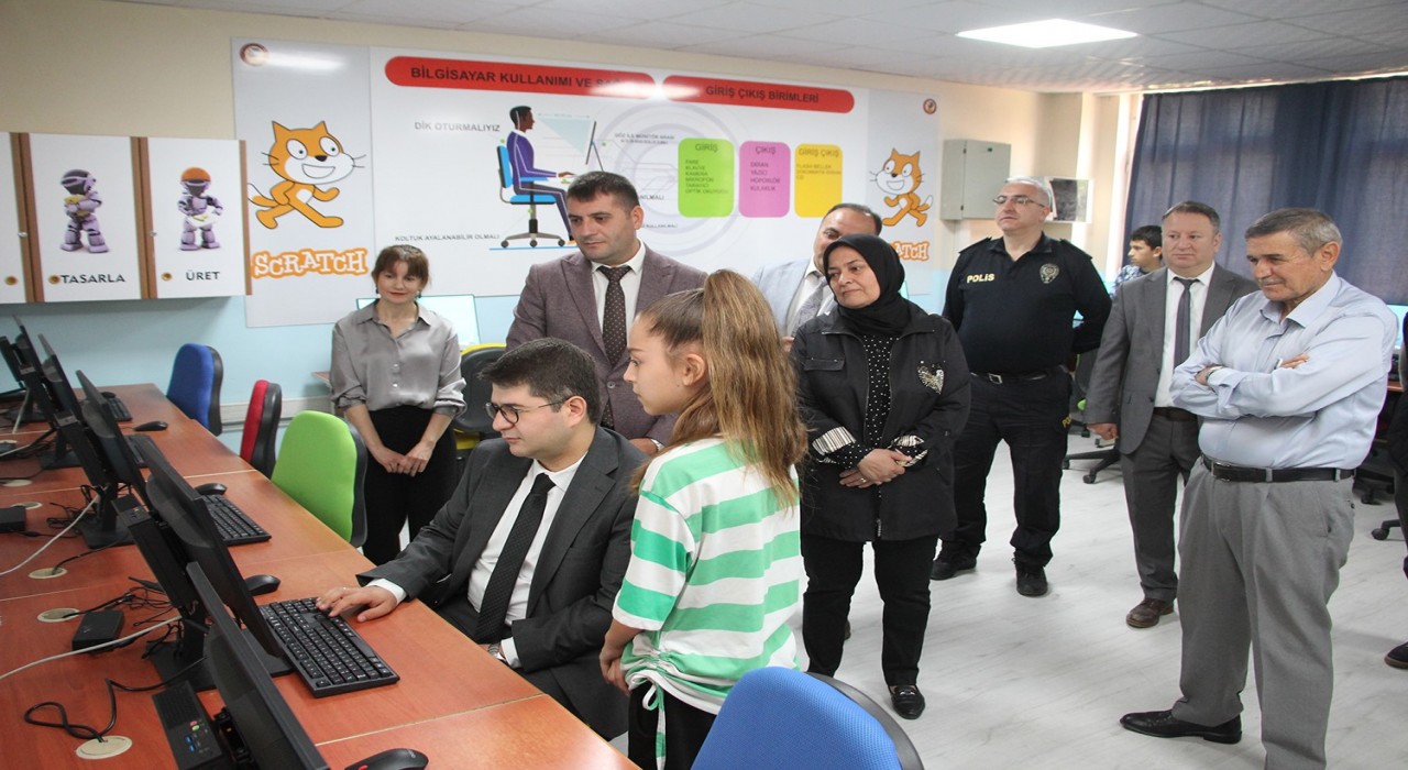 Kulada Bilişim Sınıfı Öğrencilerle Buluştu