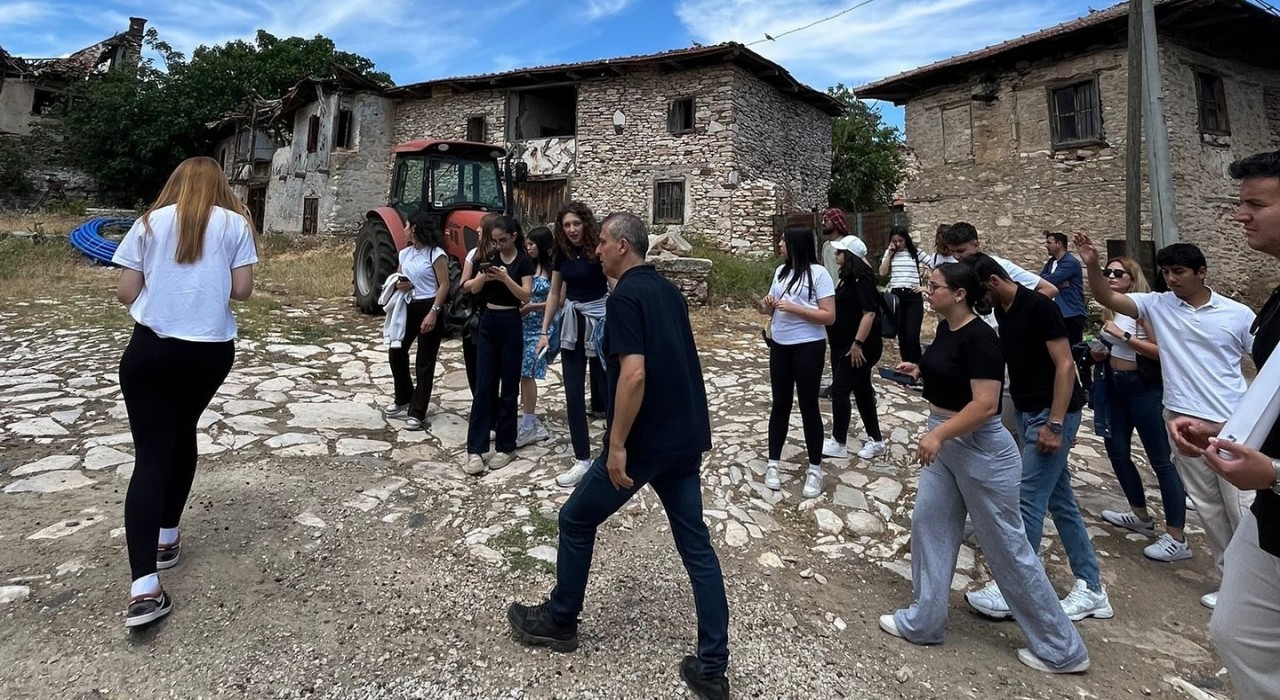 Kulanın tarihi güzellikleri gençlerle buluşuyor