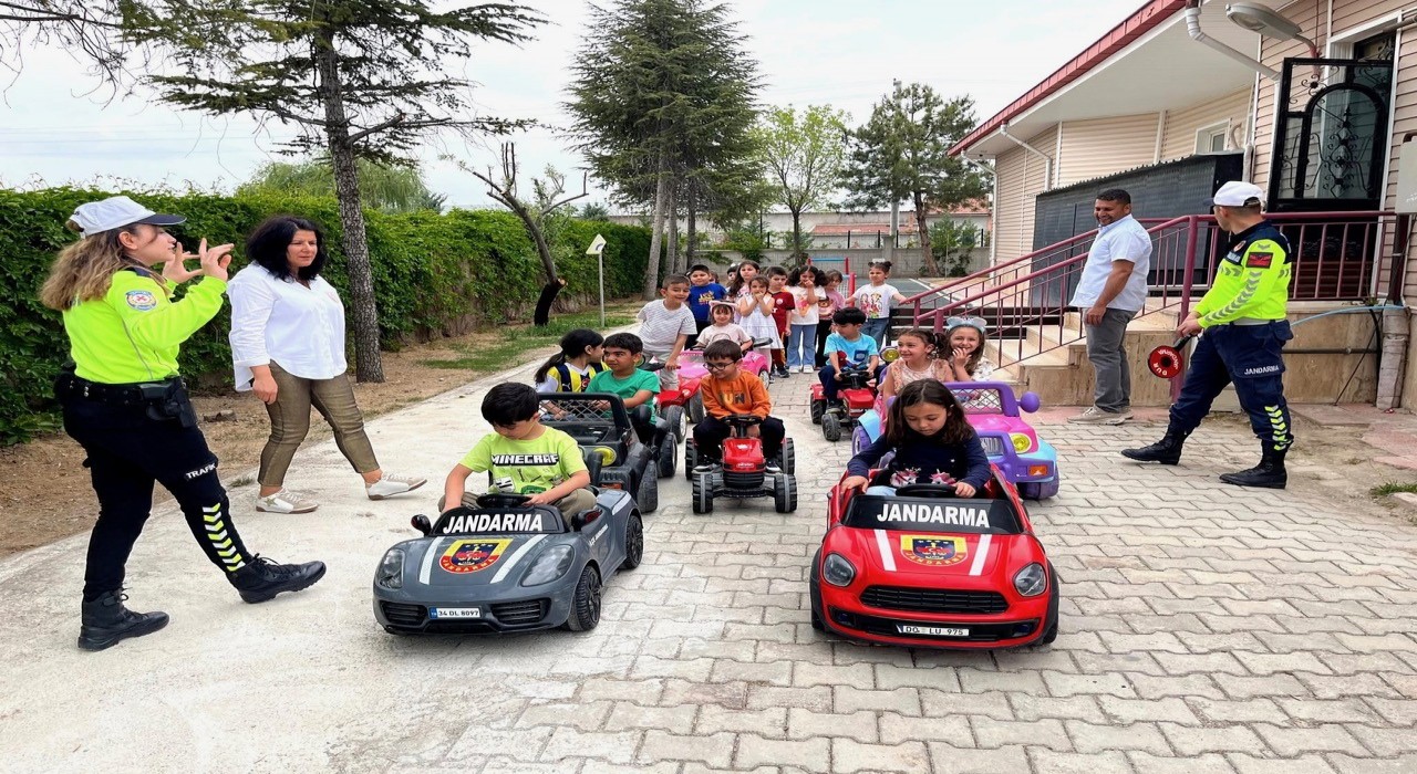 Kuluda anaokulu öğrencilerine trafik güvenliği eğitimi