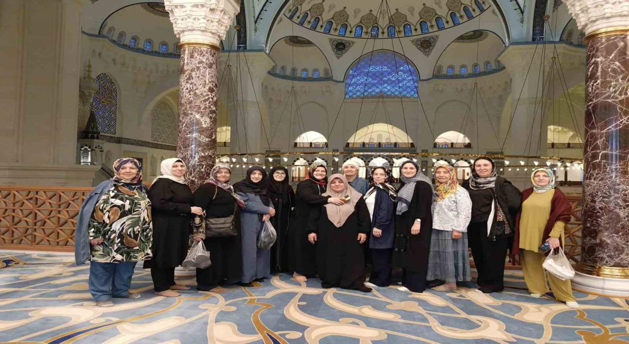 Kuran kursu öğrencileri manevi mekânlarını gezdi