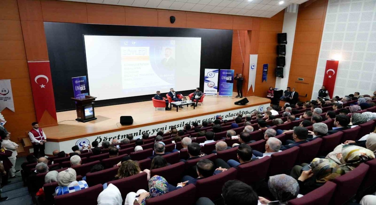 Kürsülerden sıralara uzanan bilgi ve tecrübe paylaşımı söyleşisi gerçekleştirildi