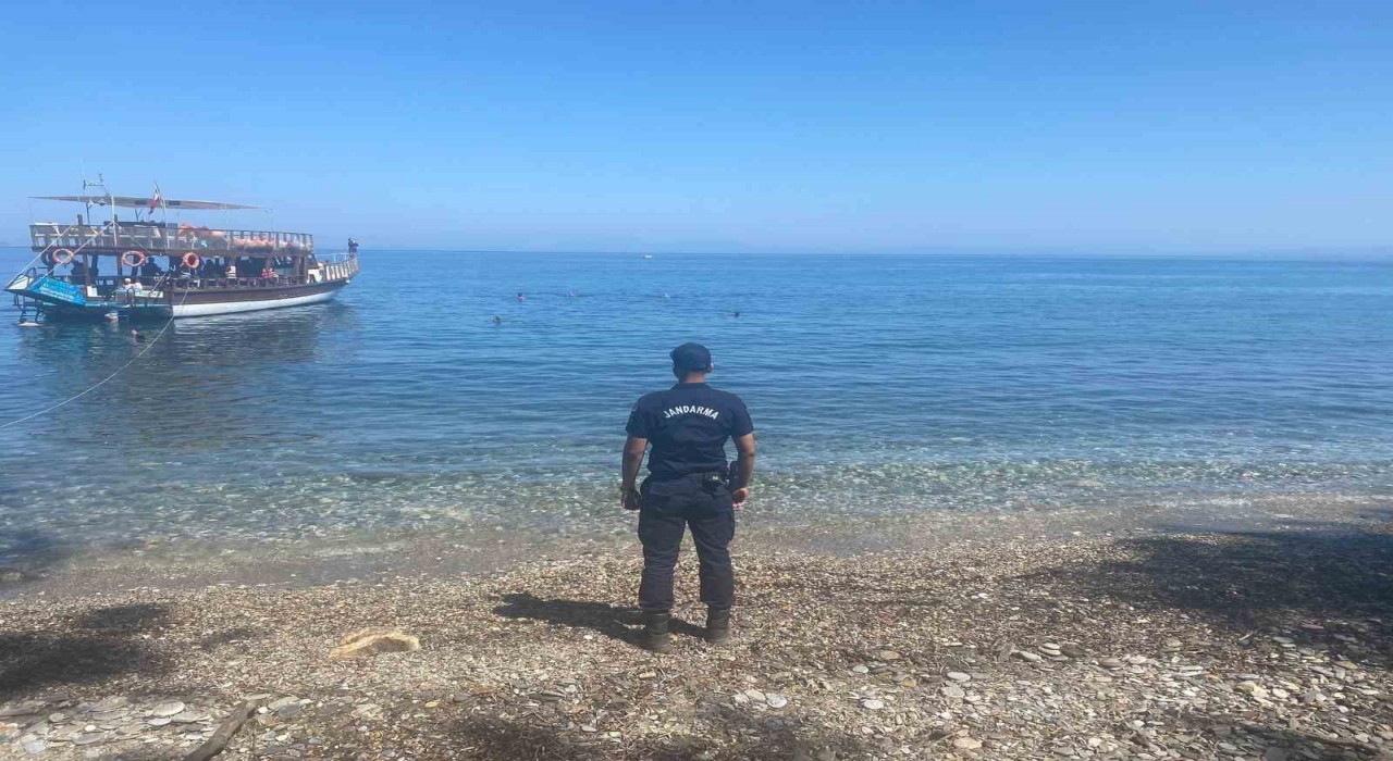 Kuşadası Milli Parkında yasaklı alana giren 8 kişiye cezai işlem uygulandı