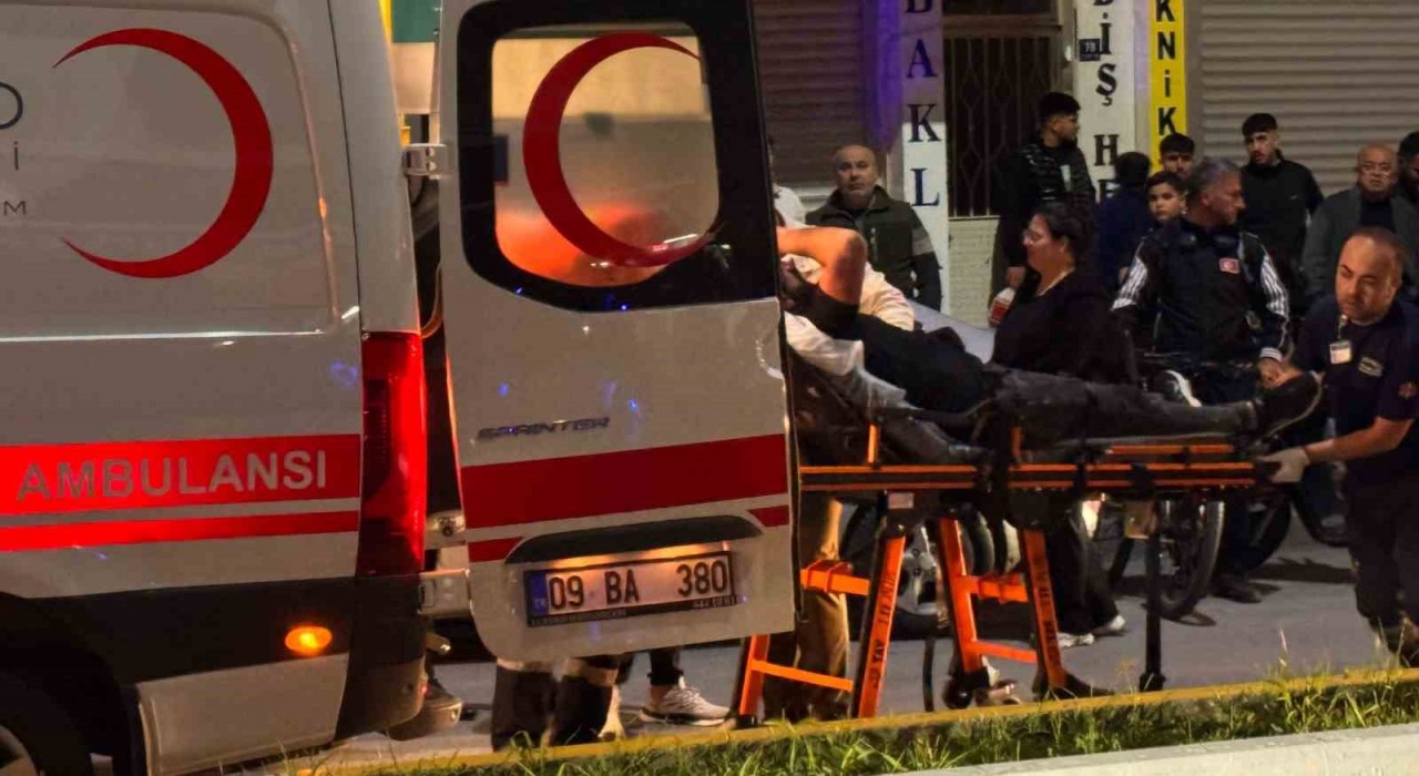 Kuşadasında iki grup arasında sopalı kavga