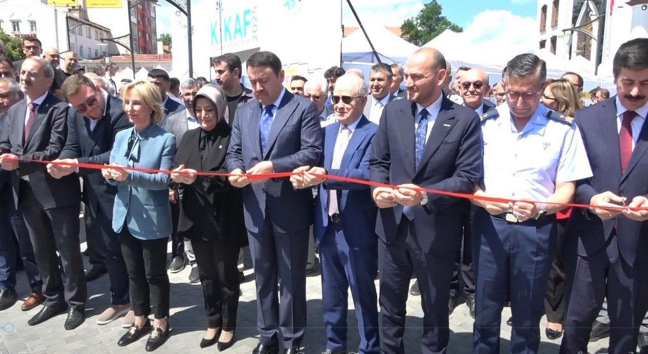 Kütahya İstihdam ve Kariyer Fuarı açıldı