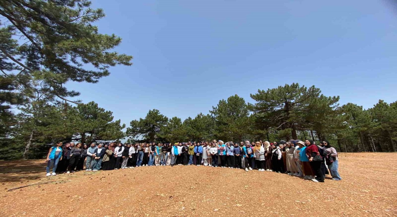 Kütahyada 130 kız öğrenciye Murat Dağı kampı