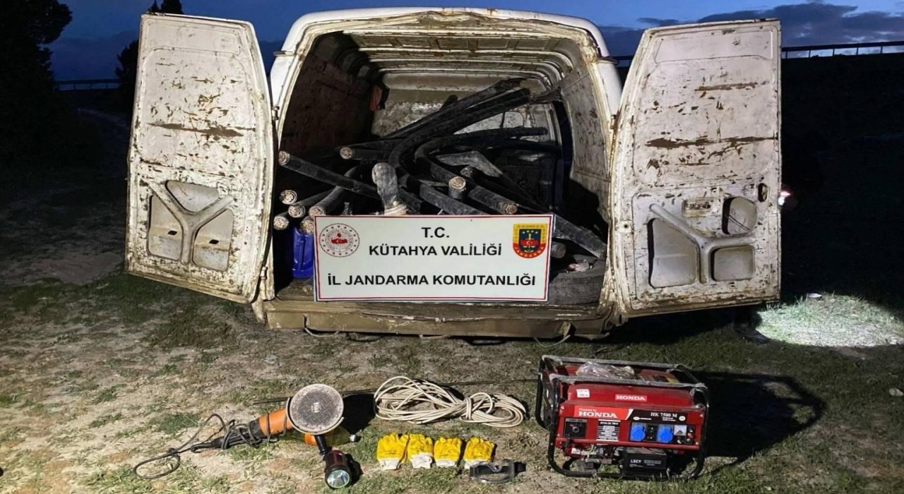 Kütahyada 4 kablo hırsızı suçüstü yakalandı