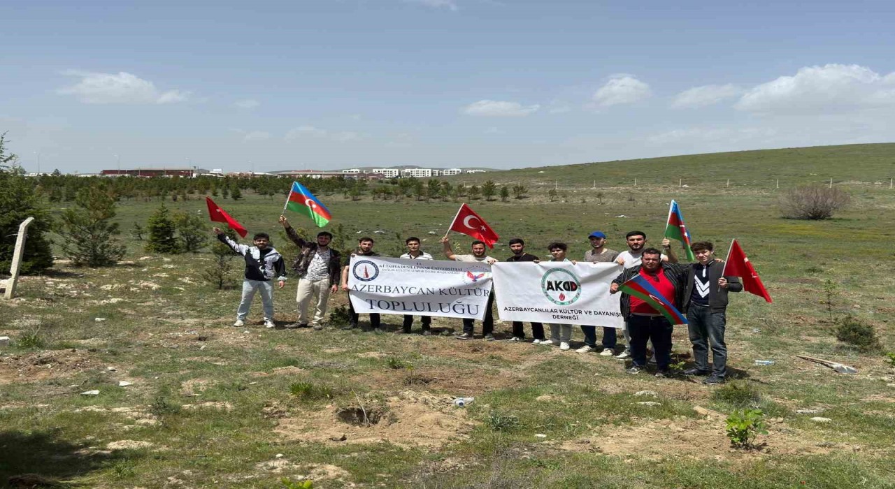 Kütahyada Azerbaycan Ulusal Lideri Haydar Aliyev hatırasına 102 fidan dikildi