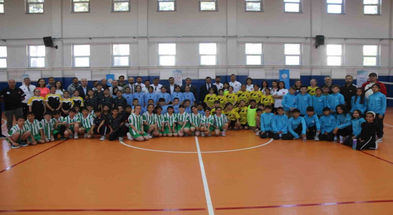 Kütahyada Geleneksel Çocuk Oyunları ve İlkokul Fiziksel Yeterlilik Oyunları yarışmaları başladı