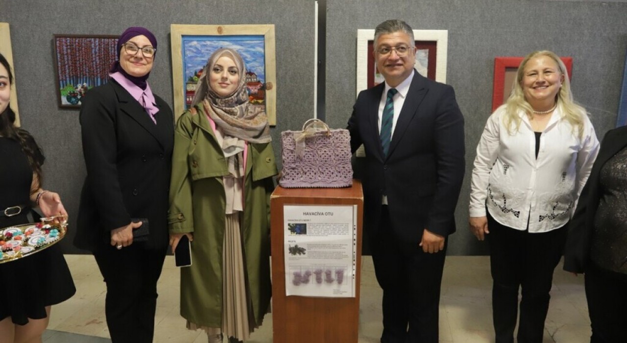 Kütahyada Geleneksel Türk El Sanatları Öğrenci Sergisi açıldı