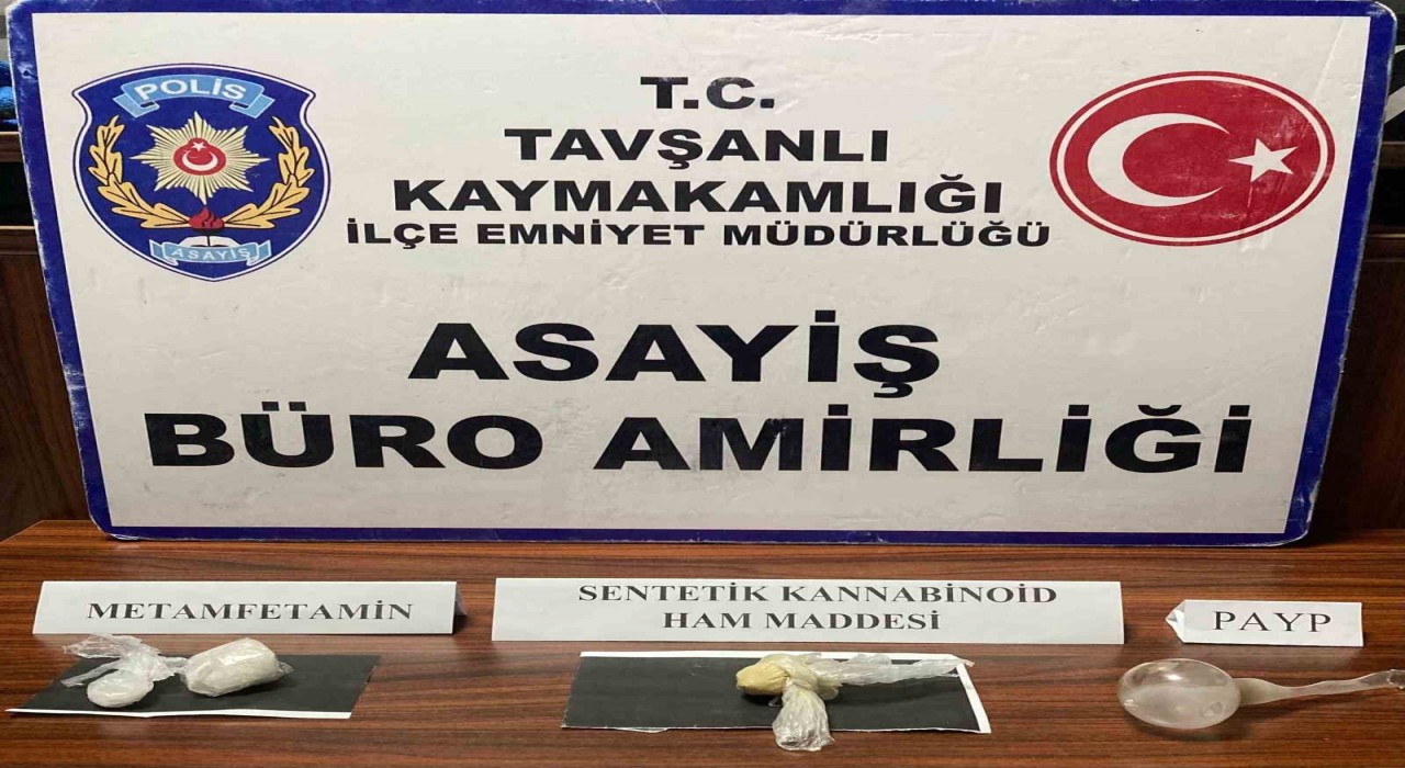 Kütahyada uyuşturucu operasyonu: 3 gözaltı