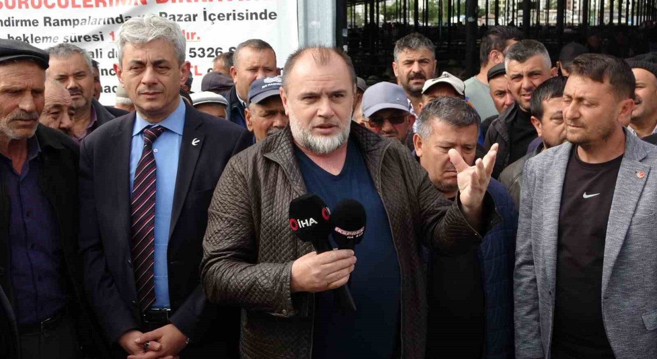 Kütahyalı üreticilerden belediyeye kurban pazarı tepkisi: Yüzde 600 zam kabul edilemez