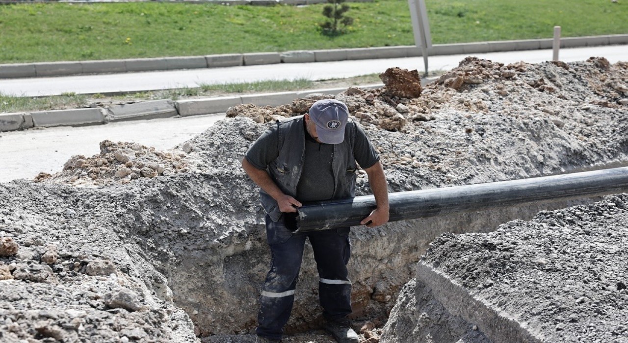 Kütahyanın Akkent Mahallesinde 600 metrelik içme suyu hattı yenileniyor
