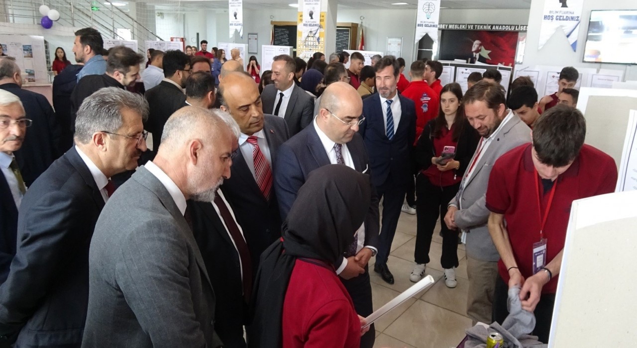 Kütahyanın Tavşanlı ilçesinde öğrenciler projeleri ile hünerlerini ortaya çıkardılar