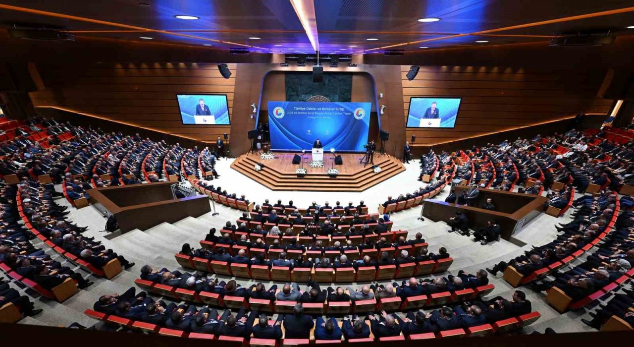 KUTO Başkanı Akdoğana ödülü Cumhurbaşkanı Erdoğan tarafından takdim edildi