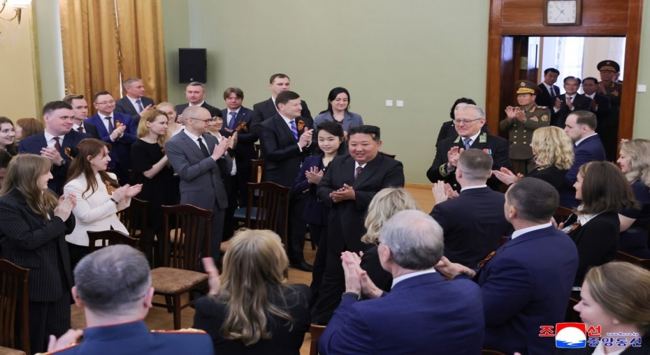 Kuzey Kore lideri Kim Jong-undan Rusya Büyükelçiliğine ziyaret