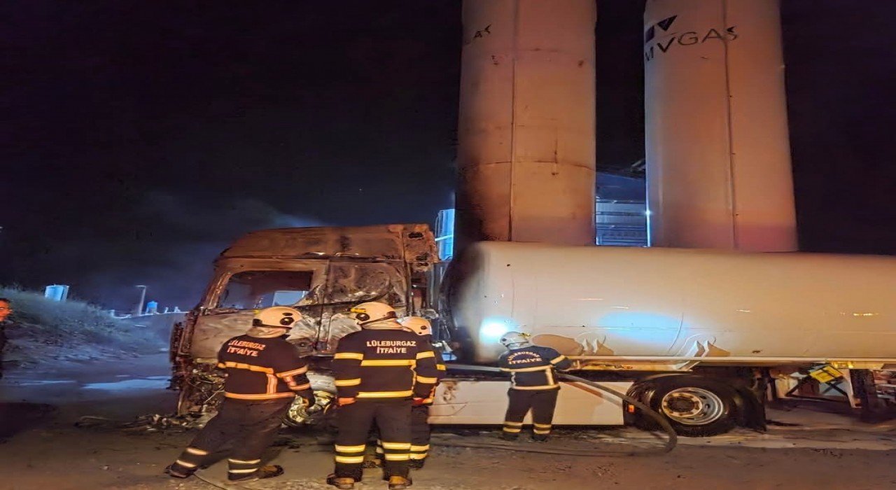 Lüleburgazda LPG tankerinde dolum sırasında yangın çıktı