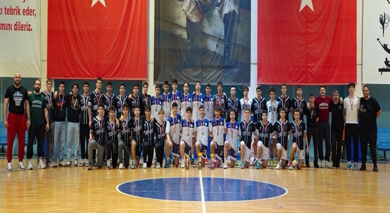 Magic Hands Spor Kulübü, U18 2. Küme Liginde üç takımıyla dereceye girdi